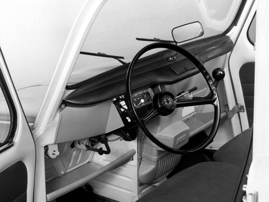  Renault 4 1961 года  (фото 5 из 10)